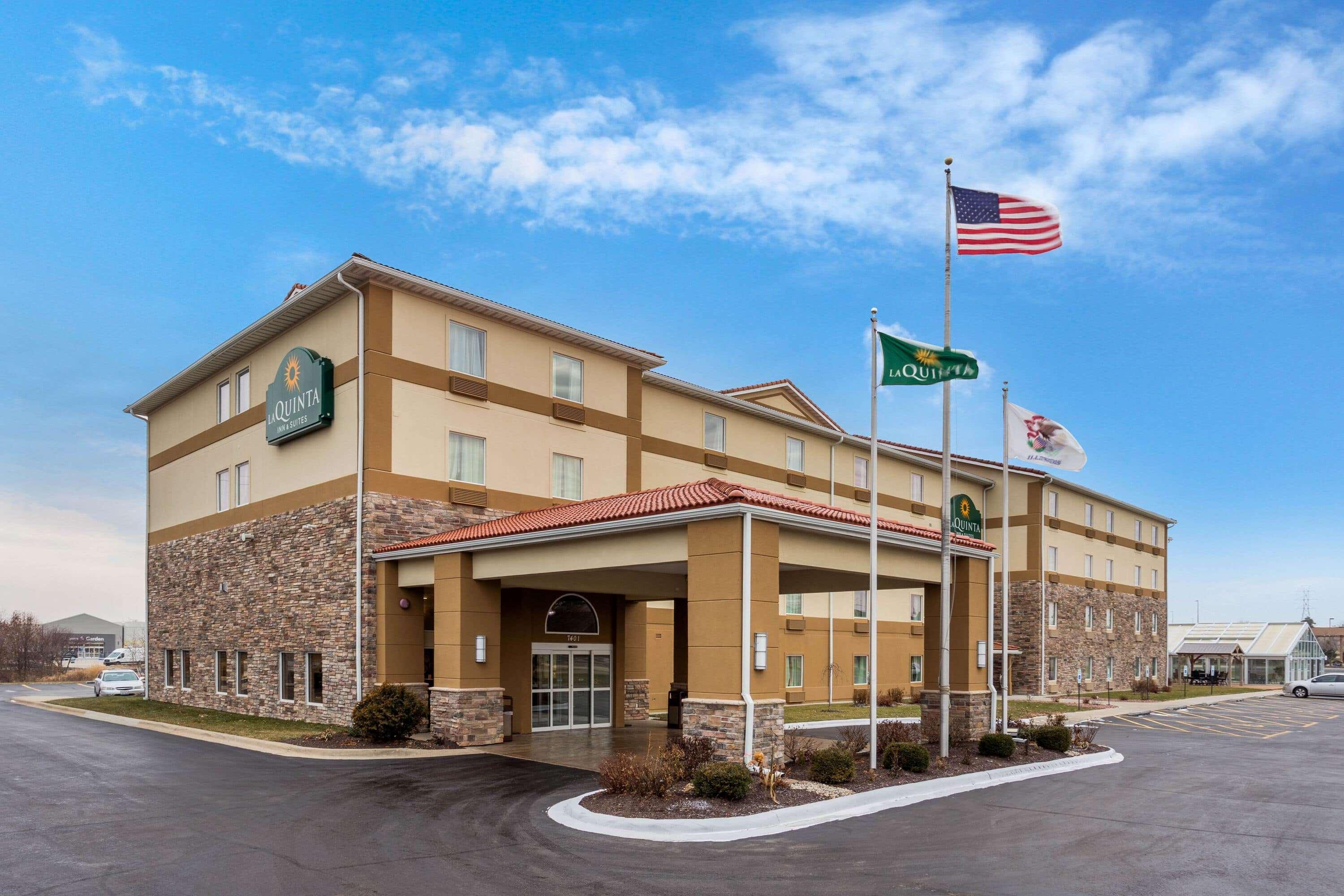 La Quinta By Wyndham Rockford Hotel Exterior photo